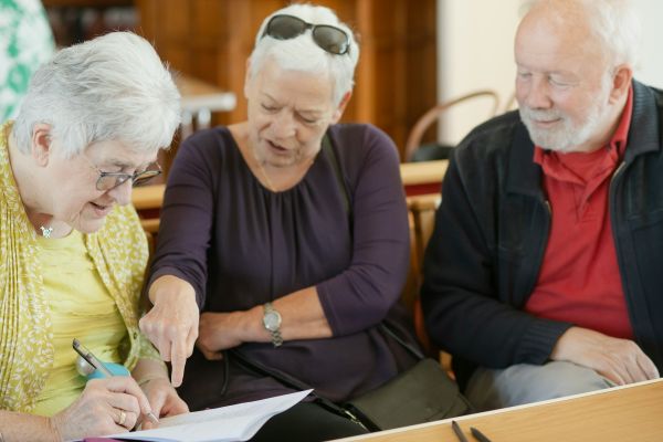 Les avantages de la colocation seniors à Albi contre l'isolement